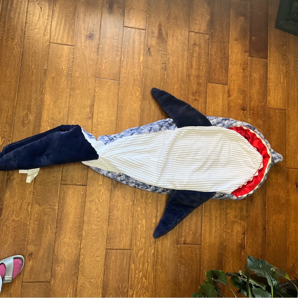 Tommy Bahama Shark Snuggle Tail - Picture 3 of 12